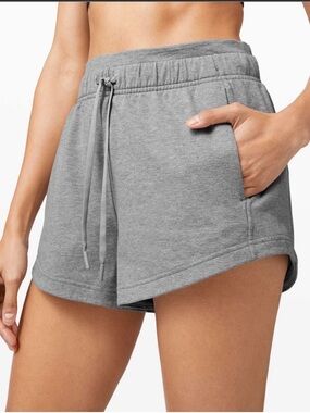 Lululemon inner glow shorts size 4